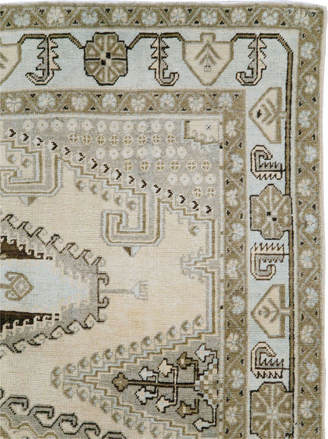 Vintage Persian Veece Accent Carpet, No.29839 - Galerie Shabab