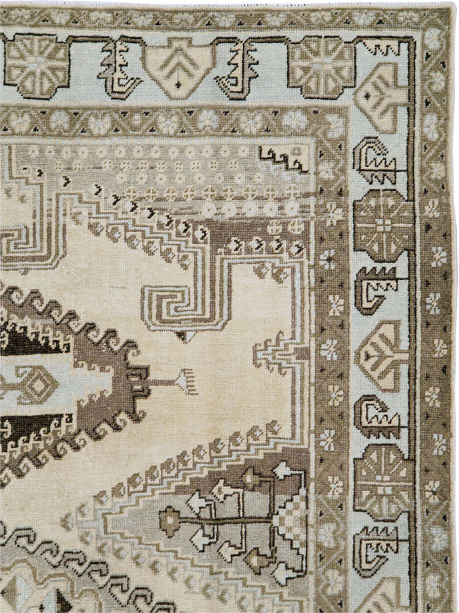 Vintage Persian Veece Accent Carpet, No.29839 - Galerie Shabab