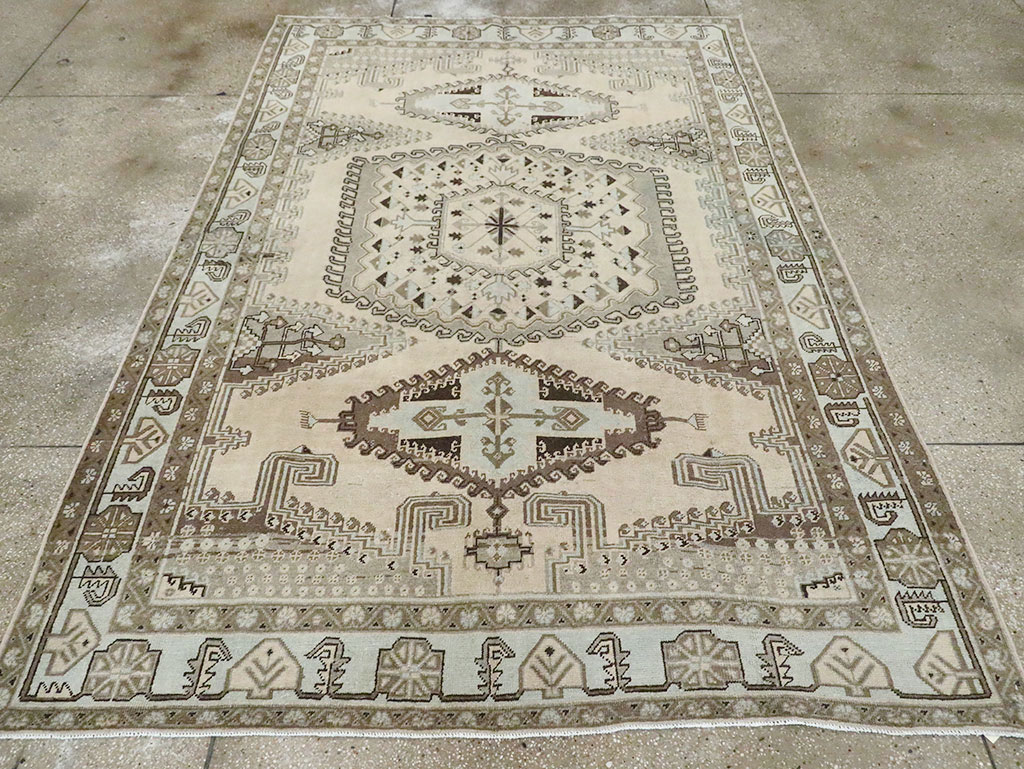 Vintage Persian Veece Accent Carpet, No.29839 - Galerie Shabab