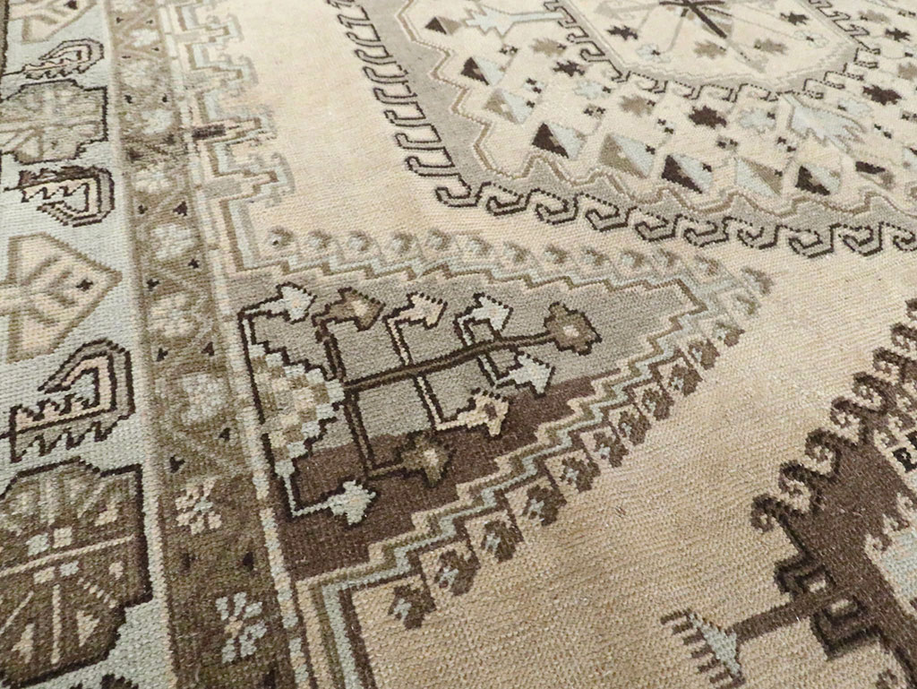 Vintage Persian Veece Accent Carpet, No.29839 - Galerie Shabab
