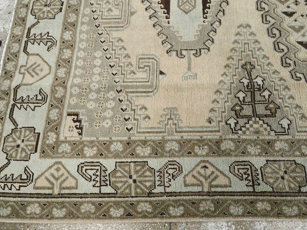 Vintage Persian Veece Accent Carpet, No.29839 - Galerie Shabab