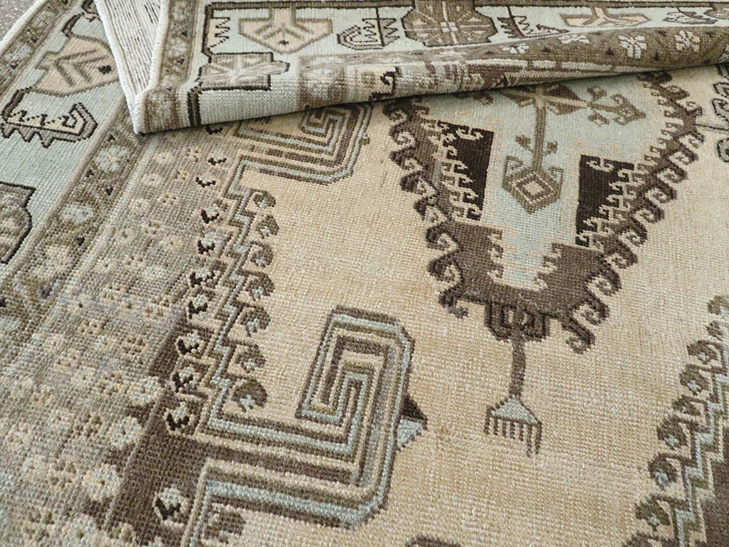 Vintage Persian Veece Accent Carpet, No.29839 - Galerie Shabab
