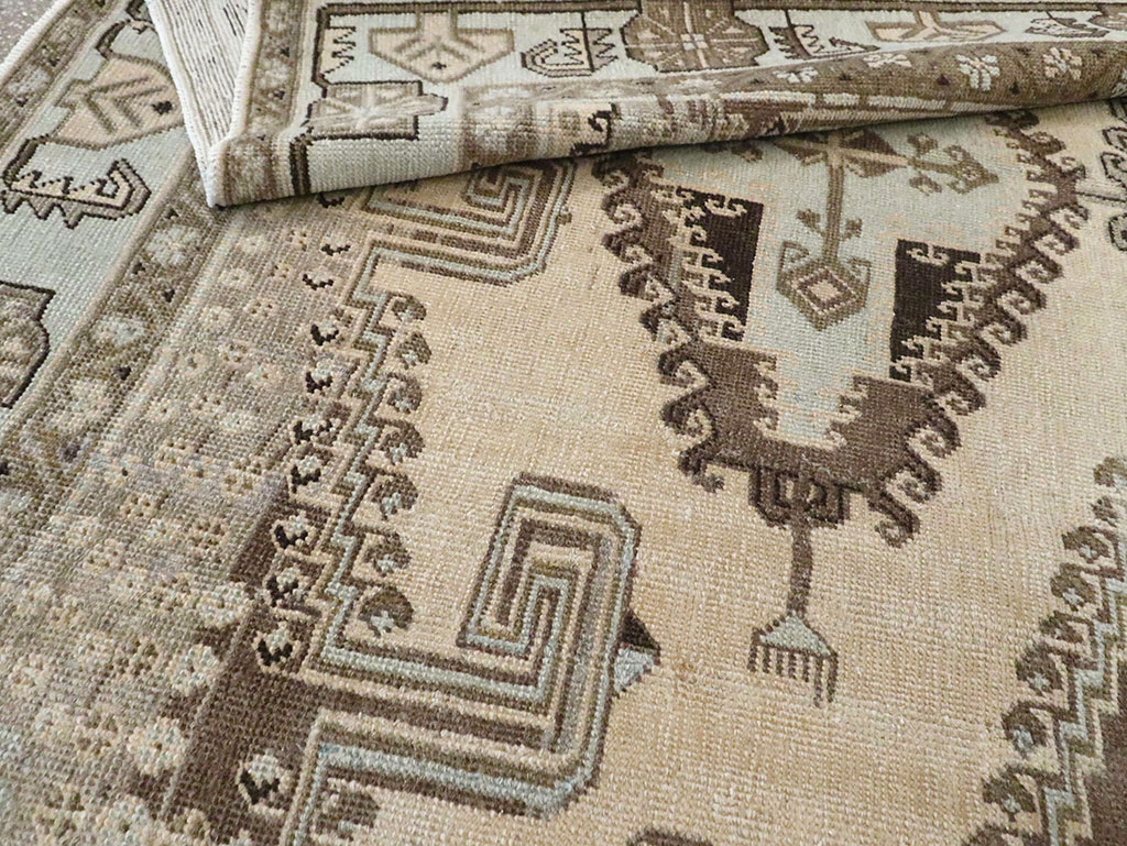 Vintage Persian Veece Accent Carpet, No.29839 - Galerie Shabab