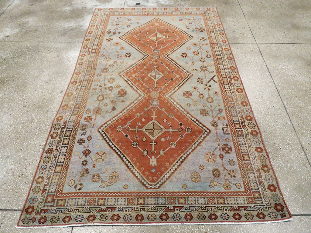 Vintage Persian Shiraz Rug, No.29847 - Galerie Shabab