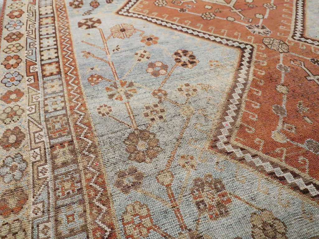 Vintage Persian Shiraz Rug, No.29847 - Galerie Shabab