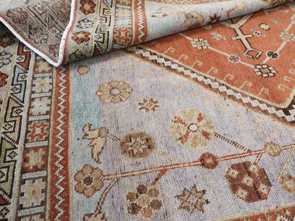 Vintage Persian Shiraz Rug, No.29847 - Galerie Shabab