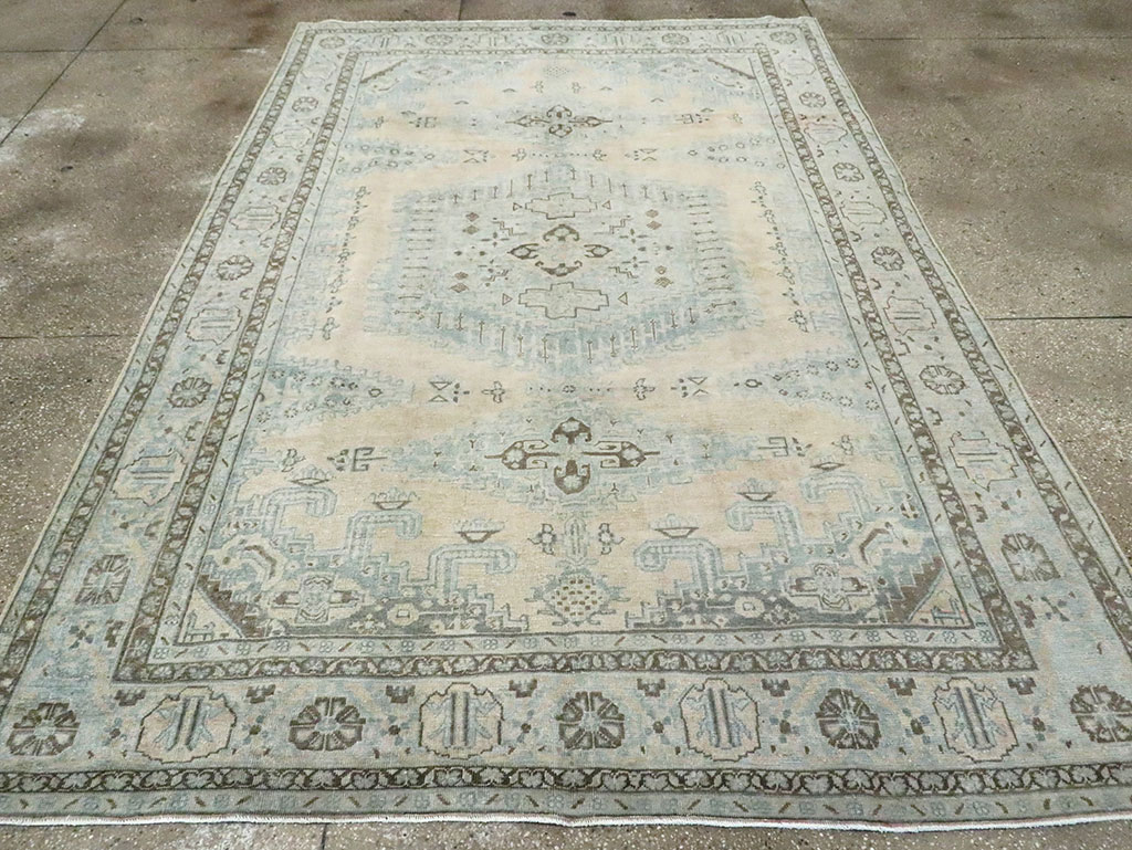 Vintage Persian Veece Accent Carpet, No.29852 - Galerie Shabab