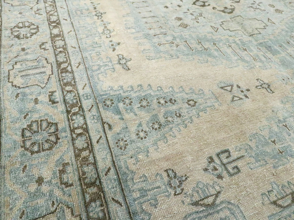 Vintage Persian Veece Accent Carpet, No.29852 - Galerie Shabab