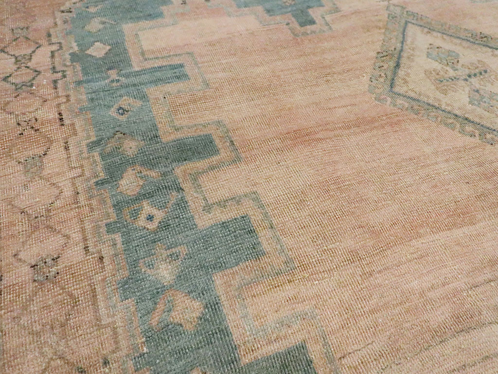 Vintage Persian Shiraz Accent Rug, No.29858 - Galerie Shabab