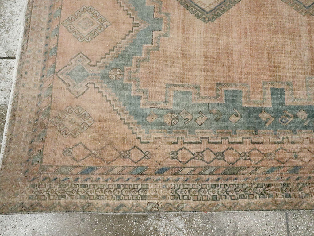 Vintage Persian Shiraz Accent Rug, No.29858 - Galerie Shabab