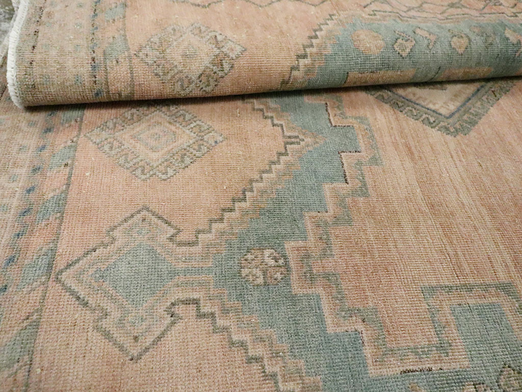 Vintage Persian Shiraz Accent Rug, No.29858 - Galerie Shabab