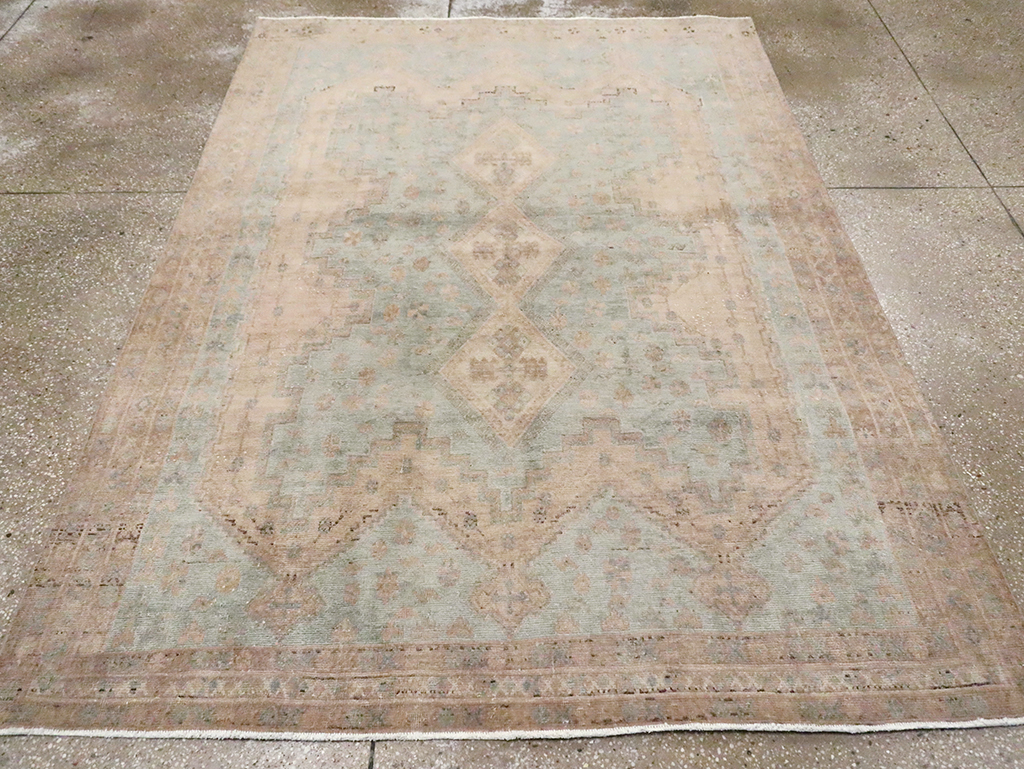 Vintage Persian Shiraz Accent Rug, No.29873 - Galerie Shabab