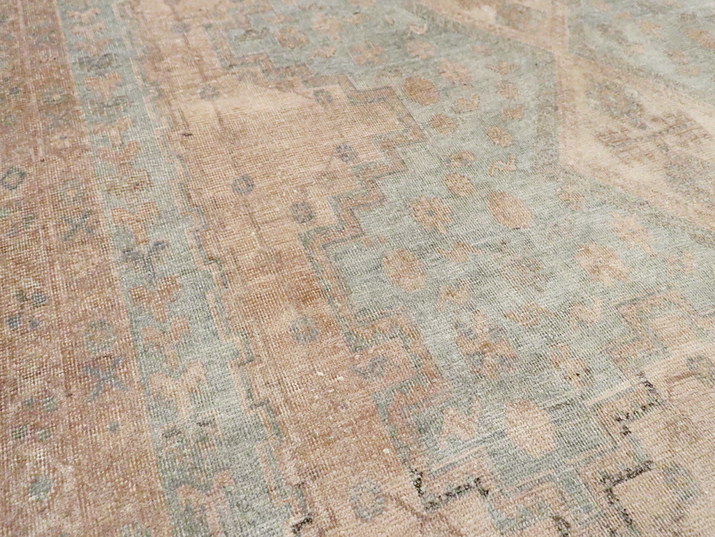 Vintage Persian Shiraz Accent Rug, No.29873 - Galerie Shabab