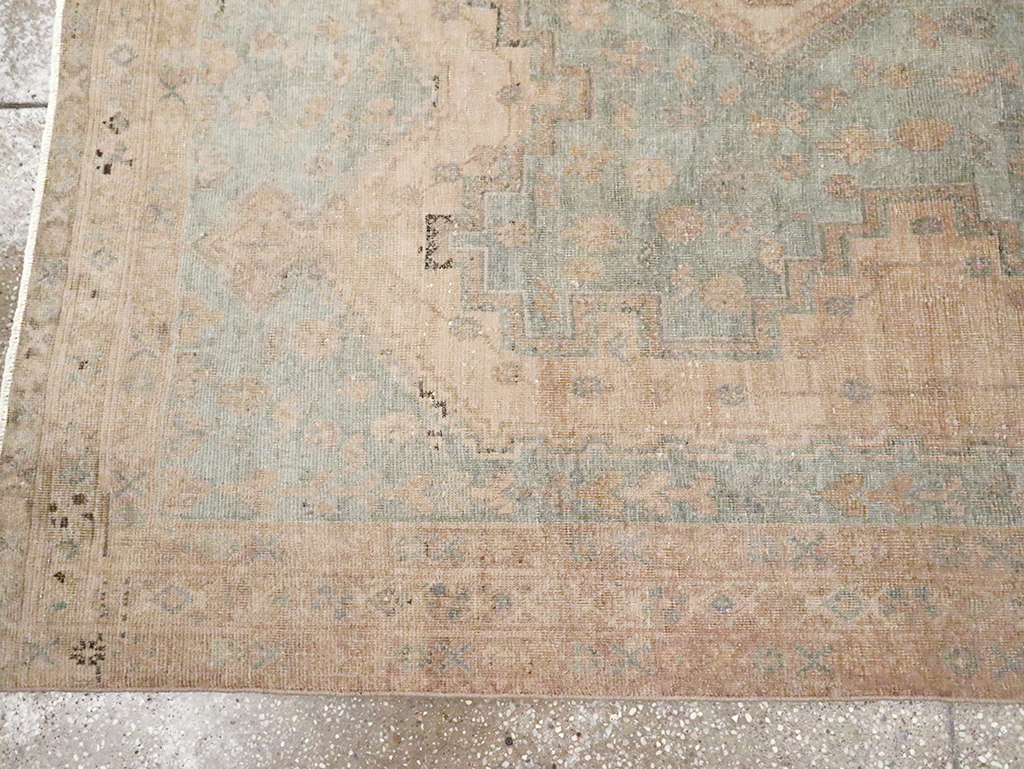 Vintage Persian Shiraz Accent Rug, No.29873 - Galerie Shabab