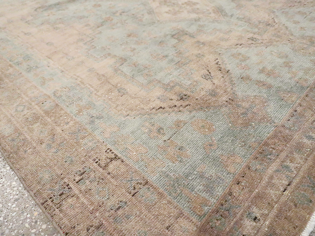 Vintage Persian Shiraz Accent Rug, No.29873 - Galerie Shabab