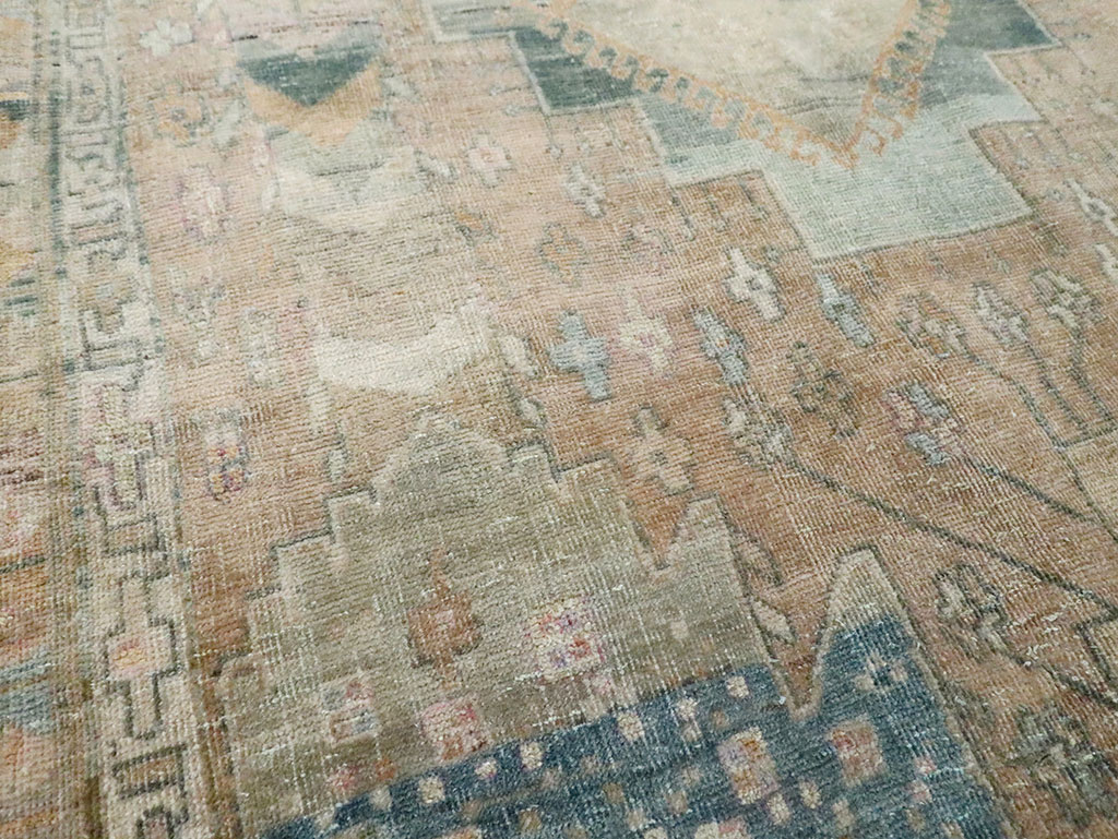 Vintage Persian Shiraz Throw Rug, No.29895 - Galerie Shabab
