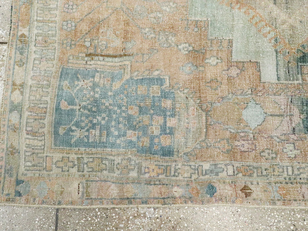 Vintage Persian Shiraz Throw Rug, No.29895 - Galerie Shabab