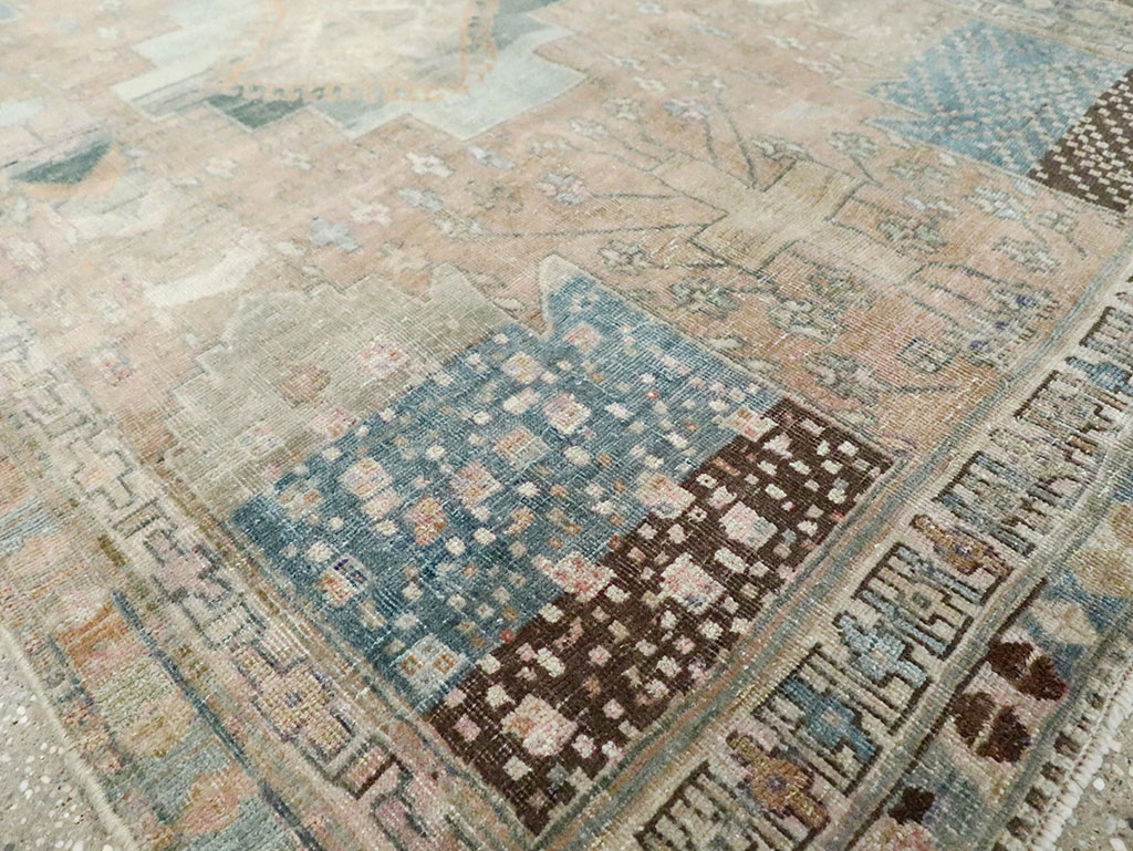 Vintage Persian Shiraz Throw Rug, No.29895 - Galerie Shabab