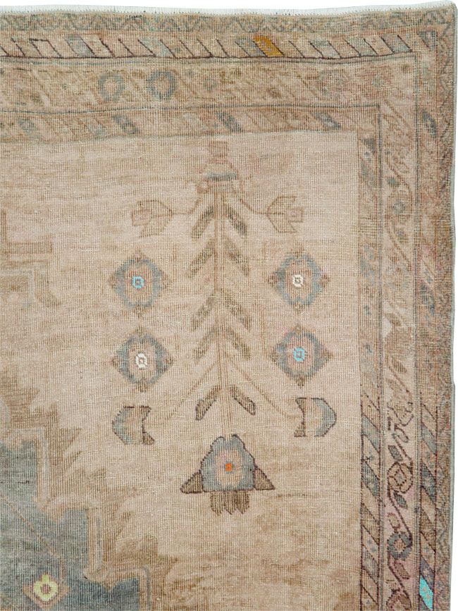 Vintage Persian Shiraz Accent Rug, No.29942 - Galerie Shabab