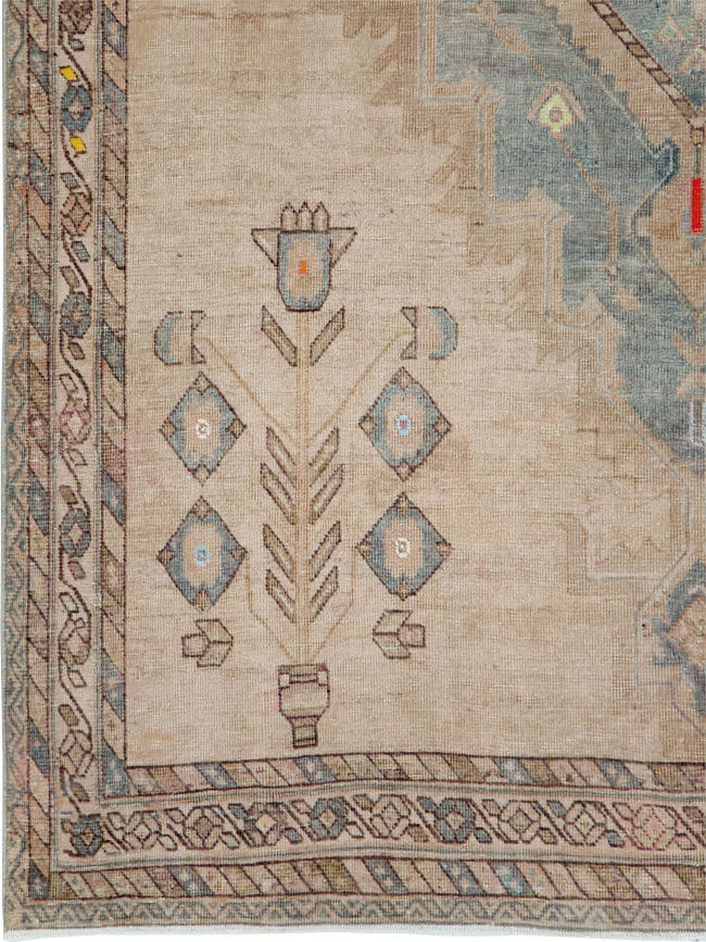 Vintage Persian Shiraz Accent Rug, No.29942 - Galerie Shabab