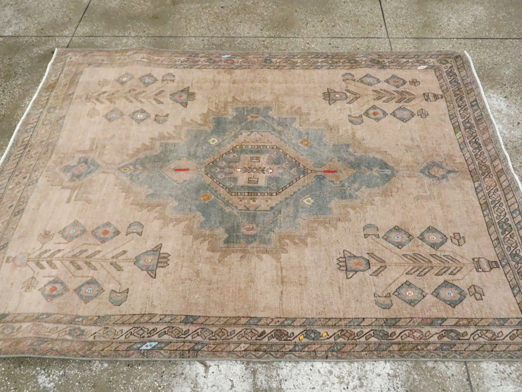 Vintage Persian Shiraz Accent Rug, No.29942 - Galerie Shabab
