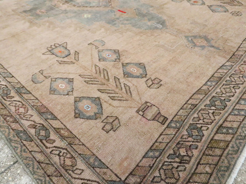 Vintage Persian Shiraz Accent Rug, No.29942 - Galerie Shabab