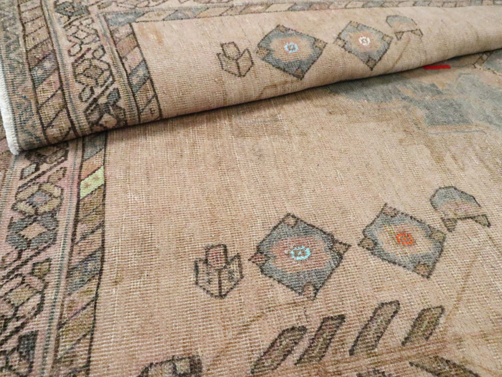 Vintage Persian Shiraz Accent Rug, No.29942 - Galerie Shabab