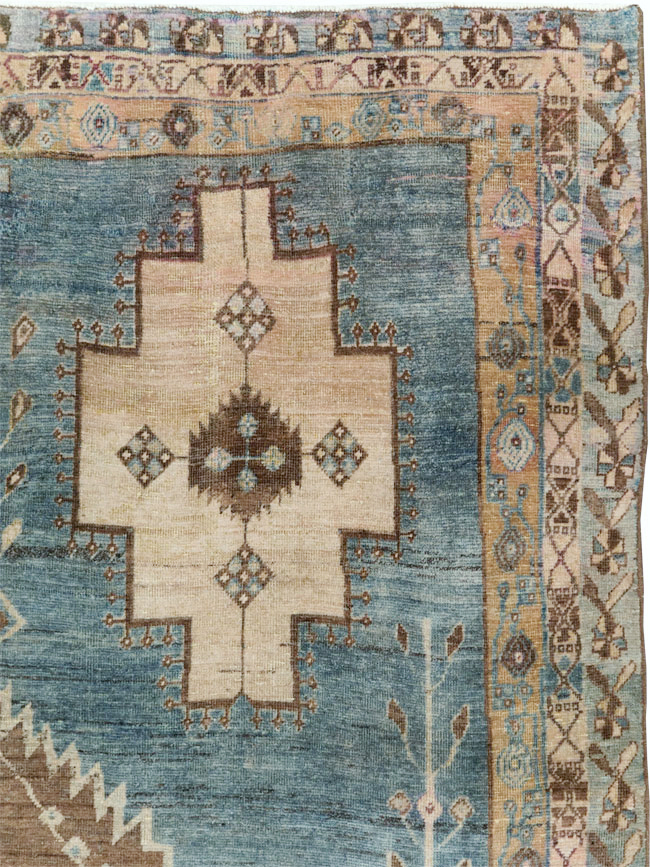 Vintage Persian Shiraz Rug, No.29984 - Galerie Shabab