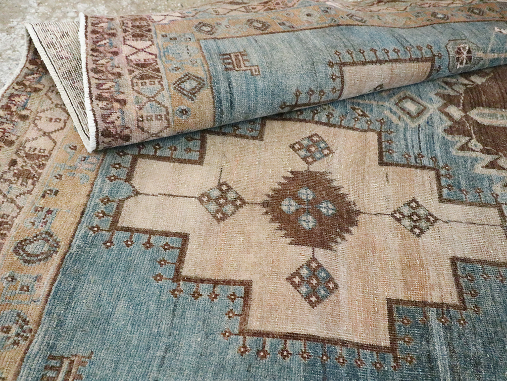 Vintage Persian Shiraz Rug, No.29984 - Galerie Shabab