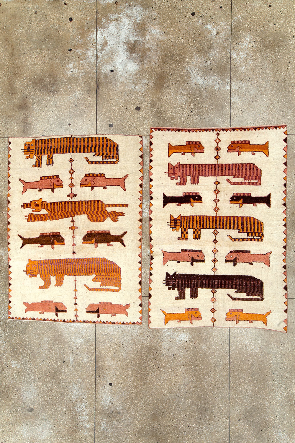 Vintage Persian Bakhtiari Pictorial Accent Rug (Pair: 2 of 2), No.30017 - Galerie Shabab