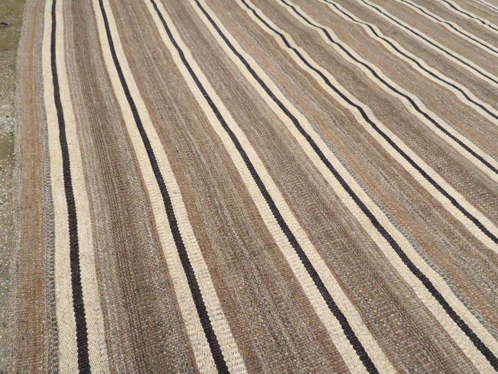 Rustic Modern Turkish Flatweave Kilim Large Room Size Carpet, No.30020 - Galerie Shabab