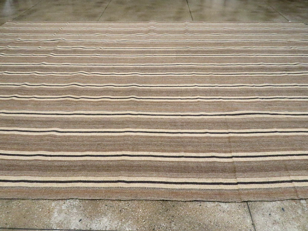 Rustic Modern Turkish Flatweave Kilim Large Room Size Carpet, No.30020 - Galerie Shabab