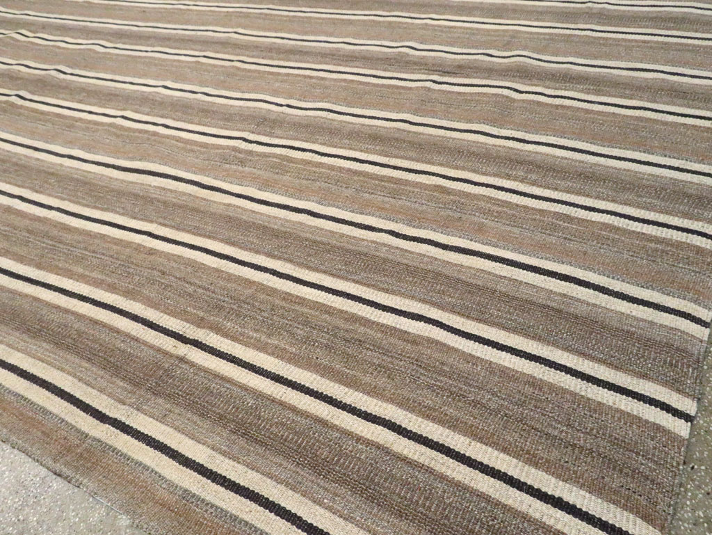 Rustic Modern Turkish Flatweave Kilim Large Room Size Carpet, No.30020 - Galerie Shabab