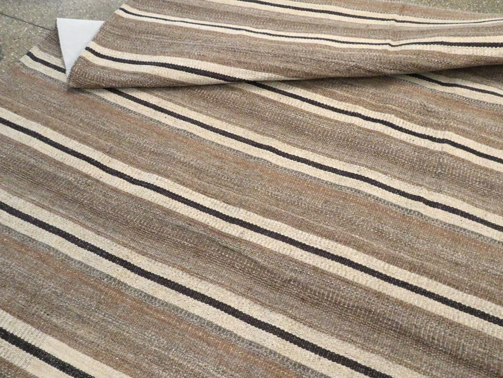 Rustic Modern Turkish Flatweave Kilim Large Room Size Carpet, No.30020 - Galerie Shabab