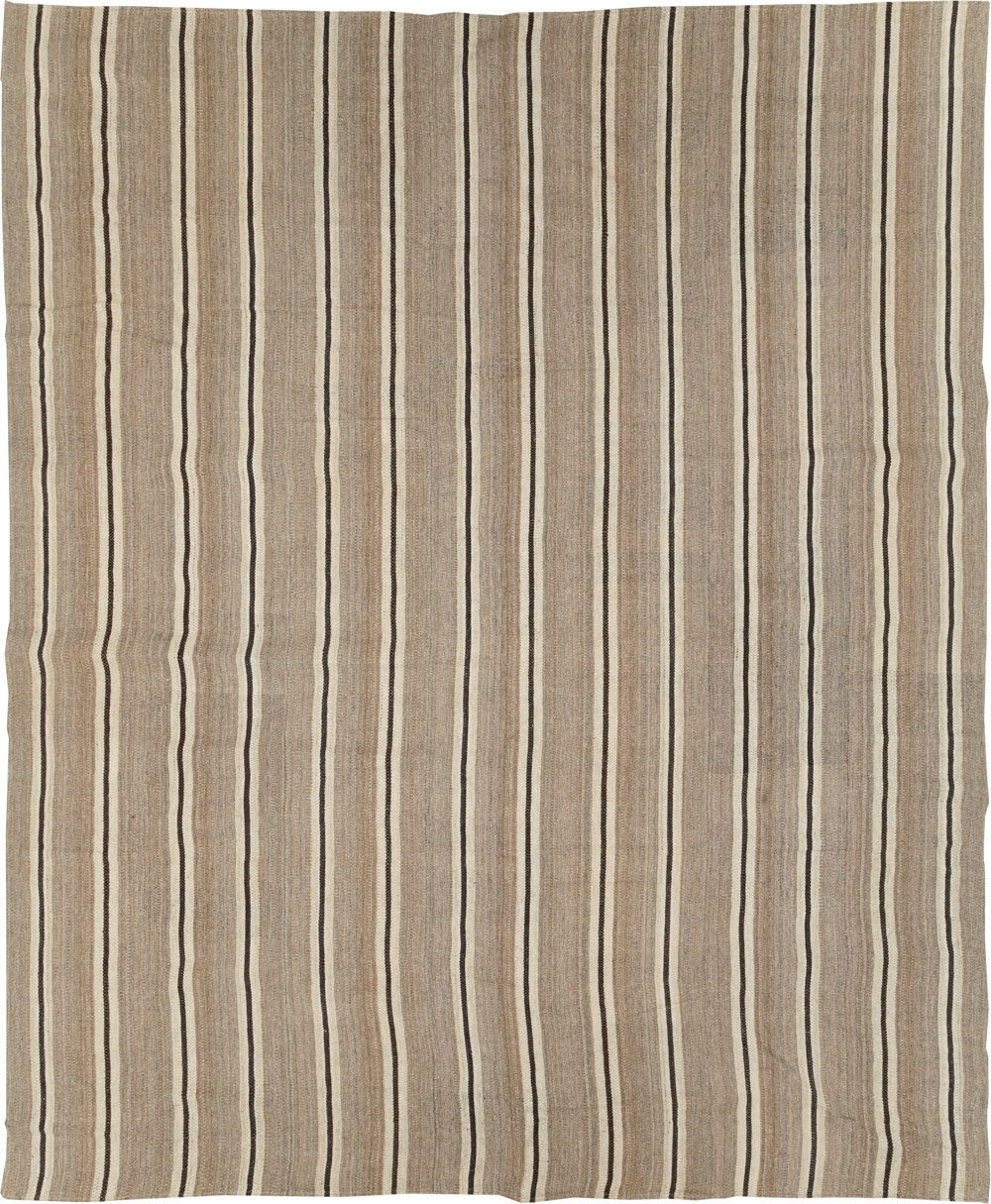 Rustic Modern Turkish Flatweave Kilim Room Size Carpet, No.30022 - Galerie Shabab