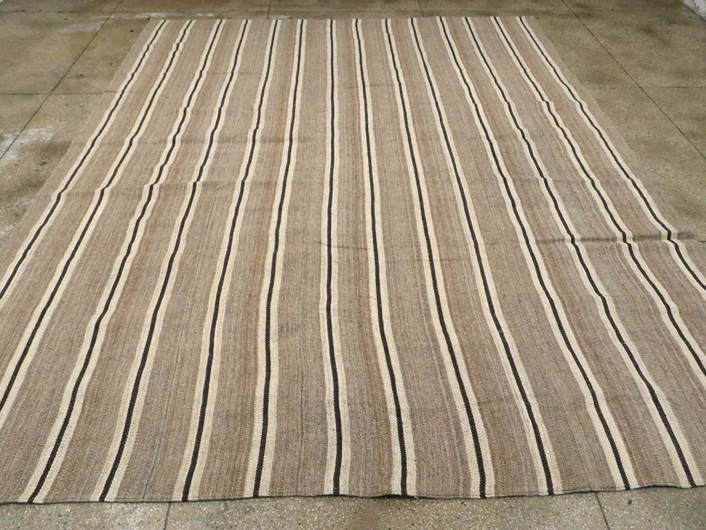 Rustic Modern Turkish Flatweave Kilim Room Size Carpet, No.30022 - Galerie Shabab