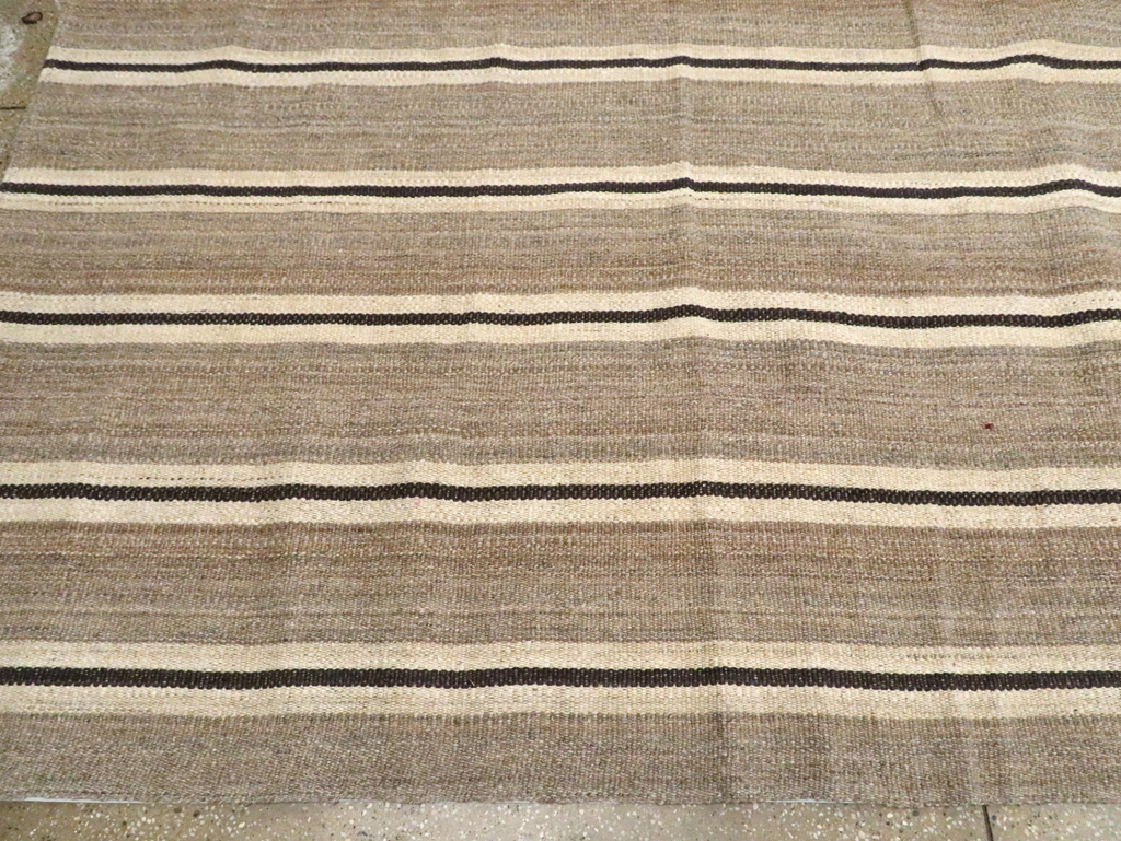 Rustic Modern Turkish Flatweave Kilim Room Size Carpet, No.30022 - Galerie Shabab