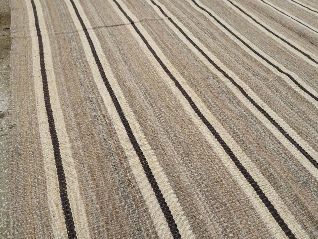Modern Persian Flatweave Kilim Room Size Carpet, No.30024 - Galerie Shabab