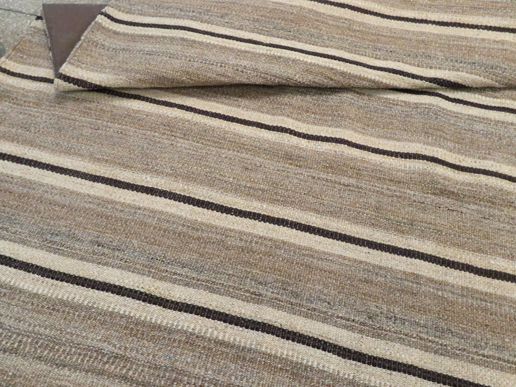 Modern Persian Flatweave Kilim Room Size Carpet, No.30024 - Galerie Shabab