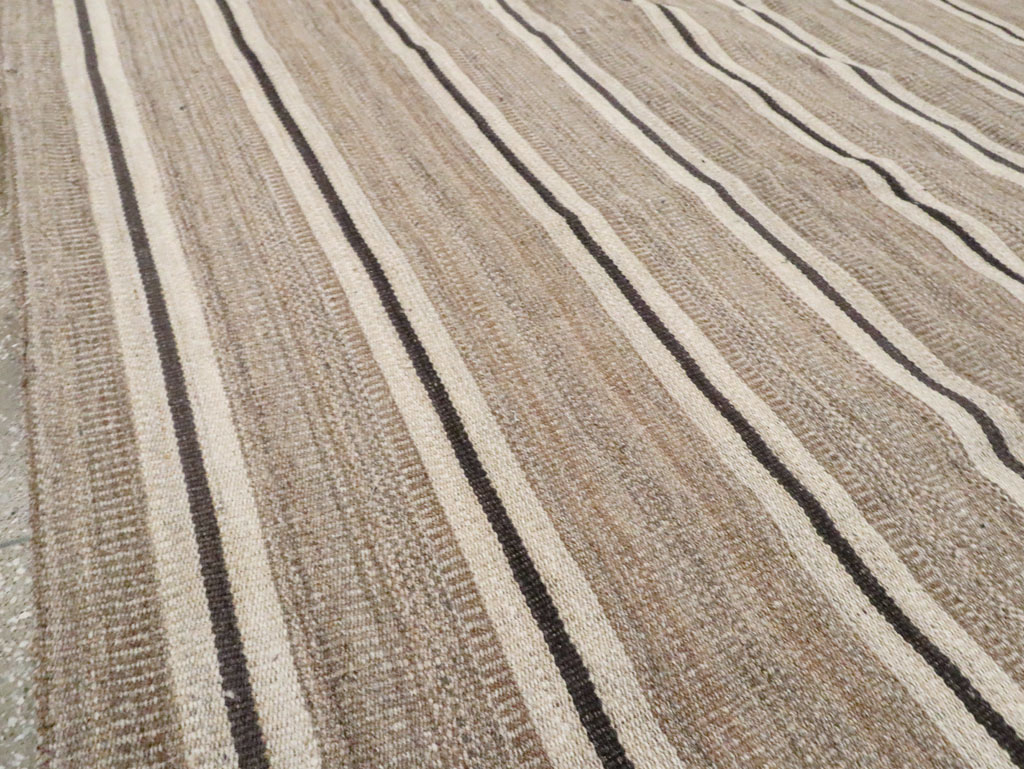 Modern Persian Flatweave Kilim Room Size Carpet, No.30025 - Galerie Shabab