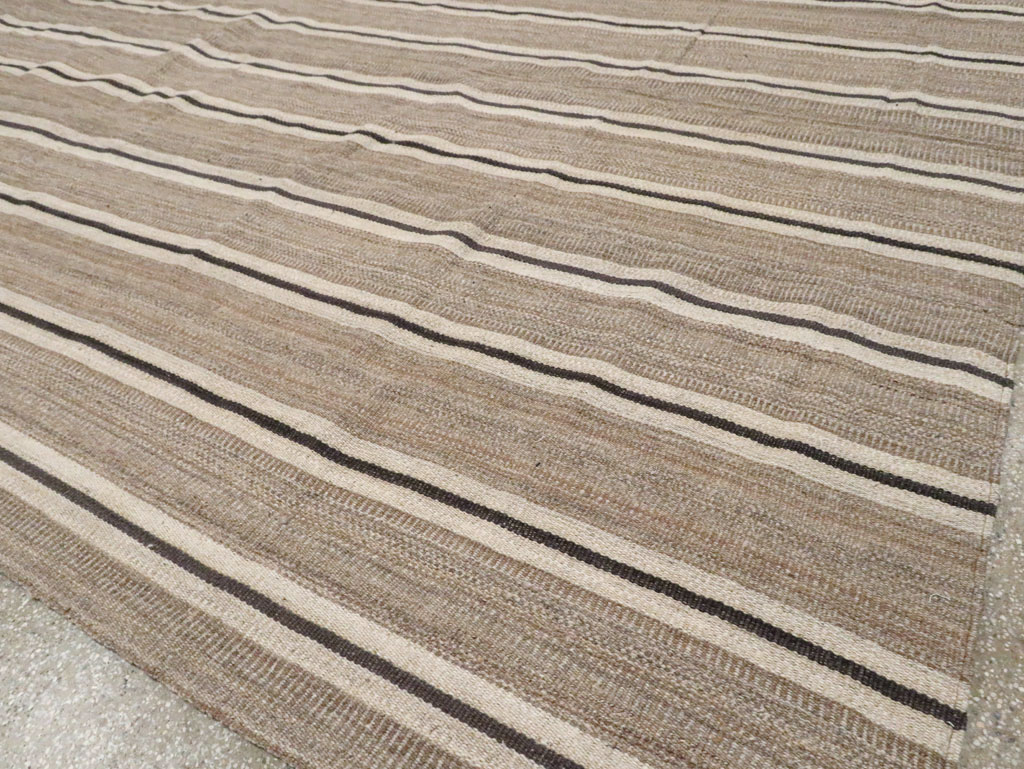 Modern Persian Flatweave Kilim Room Size Carpet, No.30025 - Galerie Shabab