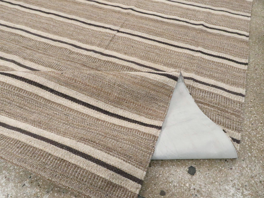 Modern Persian Flatweave Kilim Room Size Carpet, No.30025 - Galerie Shabab