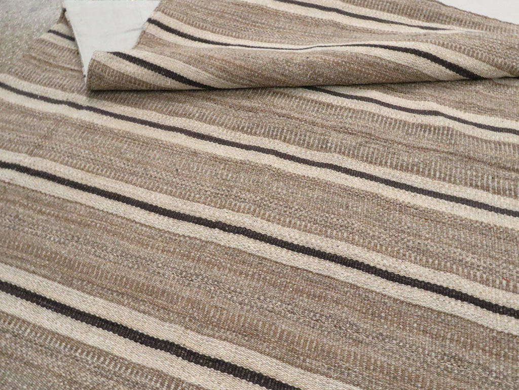 Modern Persian Flatweave Kilim Room Size Carpet, No.30025 - Galerie Shabab