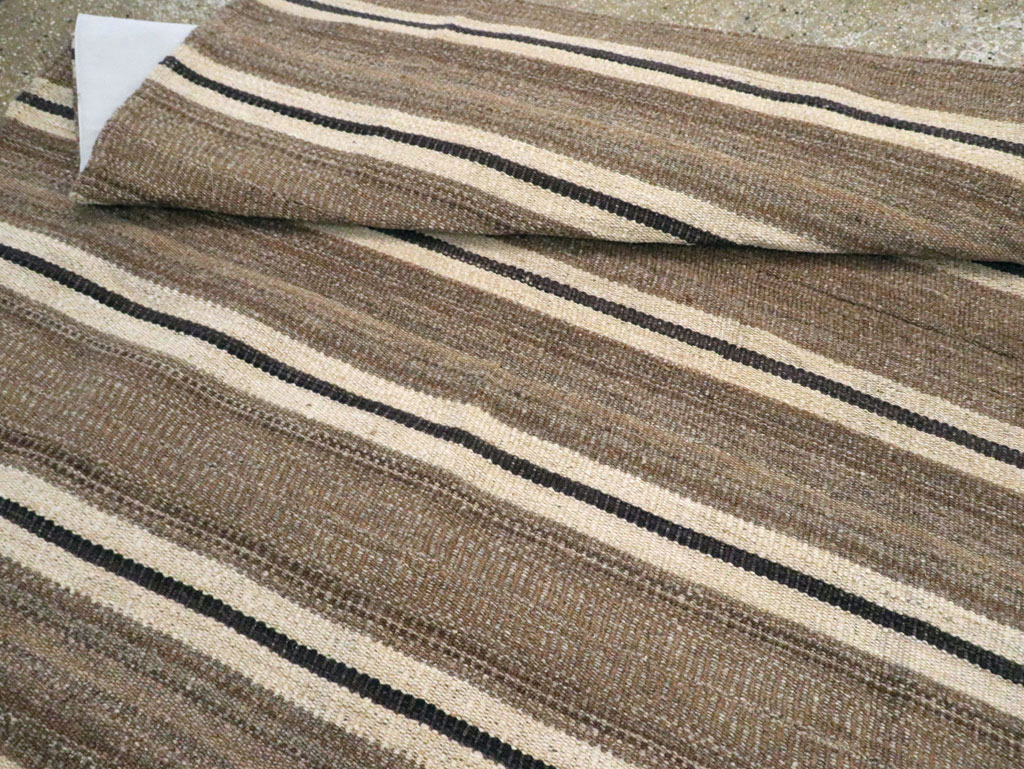 Modern Turkish Flatweave Kilim Small Room Size Carpet, No.30026 - Galerie Shabab