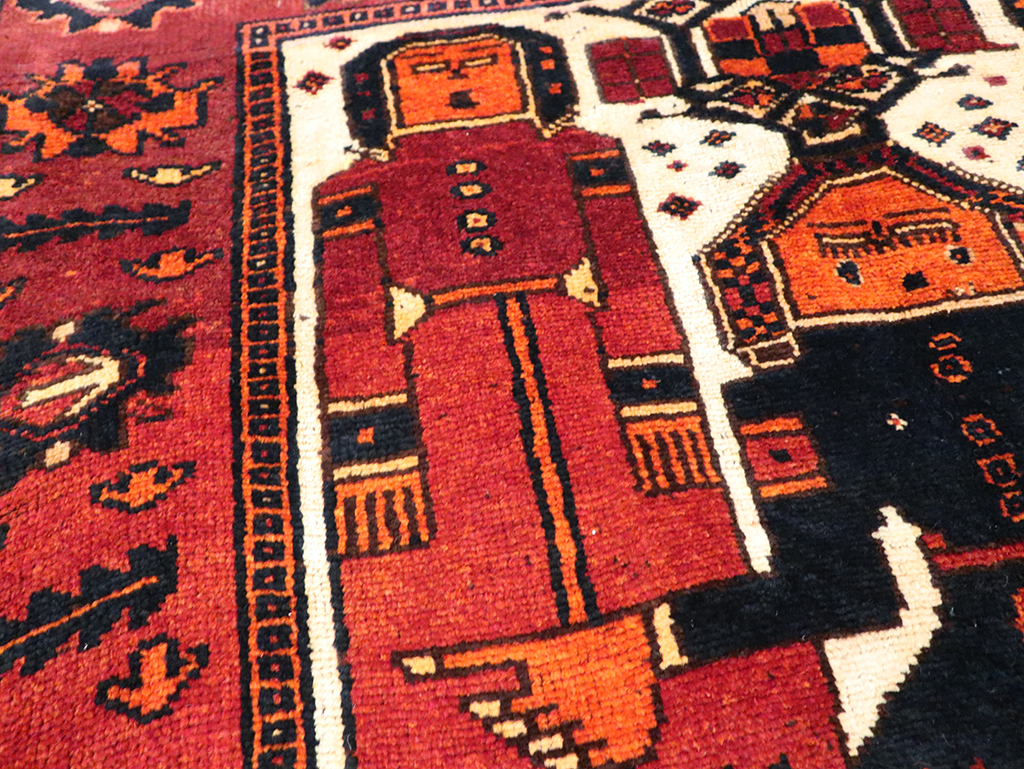 Vintage Persian Pictorial Bakhtiari Rug, No.30029 - Galerie Shabab