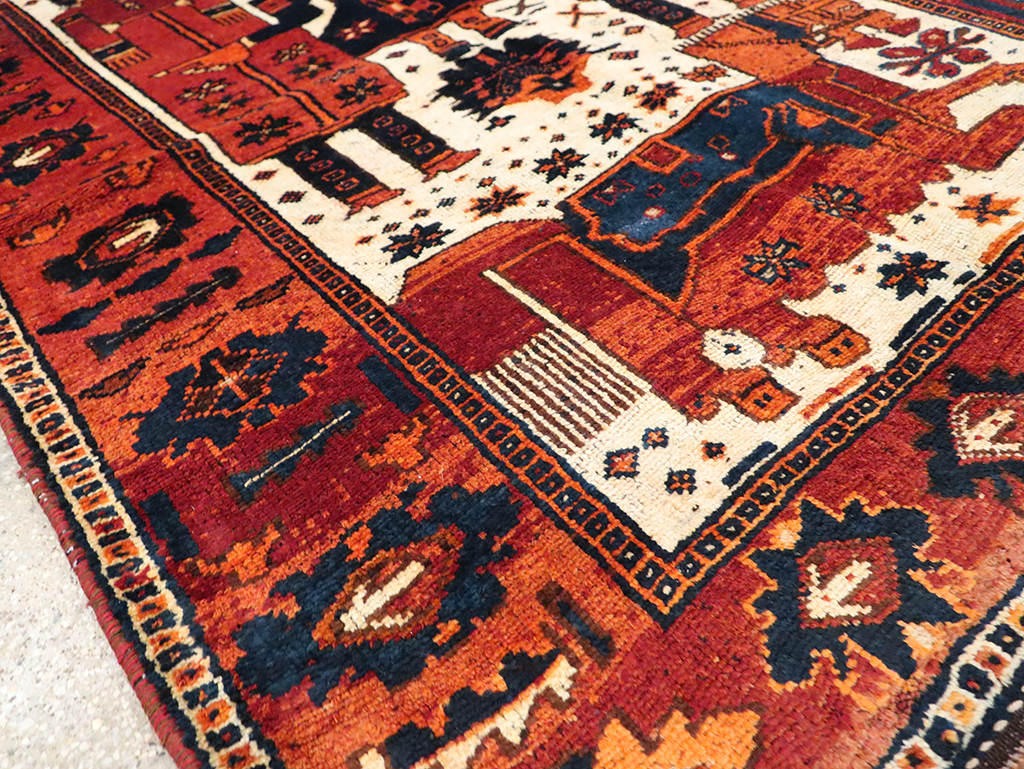 Vintage Persian Pictorial Bakhtiari Rug, No.30029 - Galerie Shabab