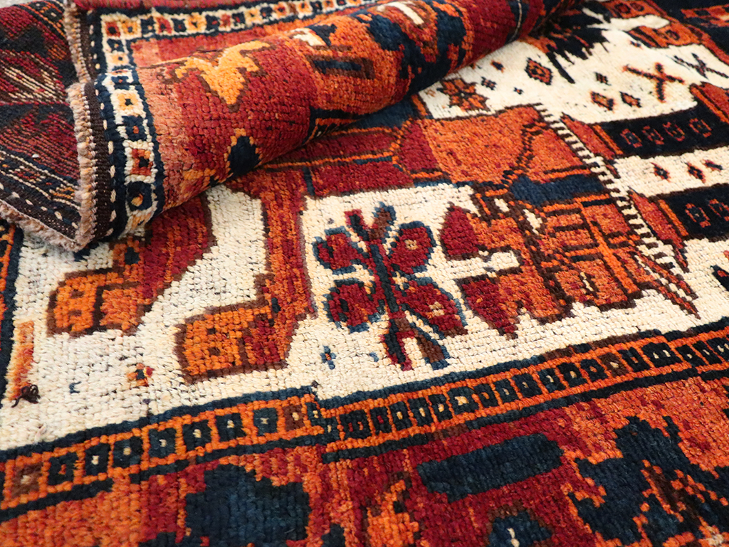 Vintage Persian Pictorial Bakhtiari Rug, No.30029 - Galerie Shabab