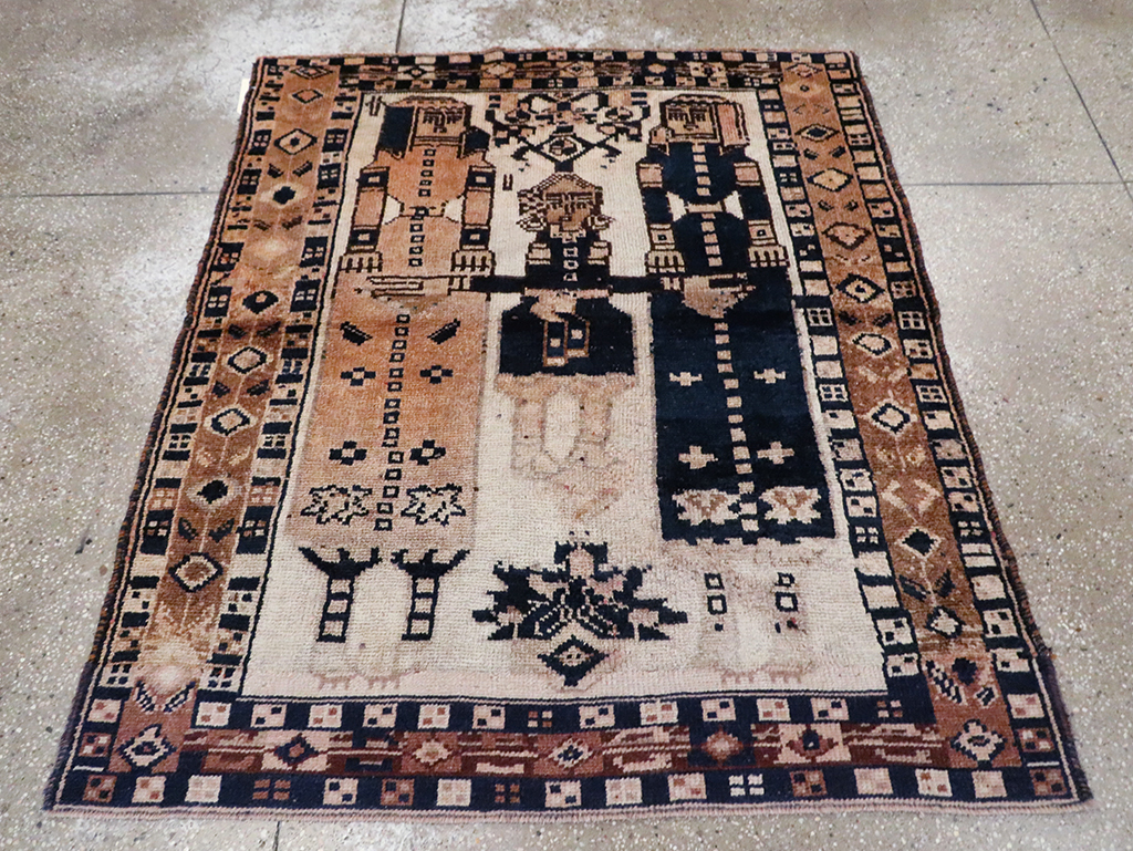 Vintage Persian Bakhtiari Rug, No.30032 - Galerie Shabab