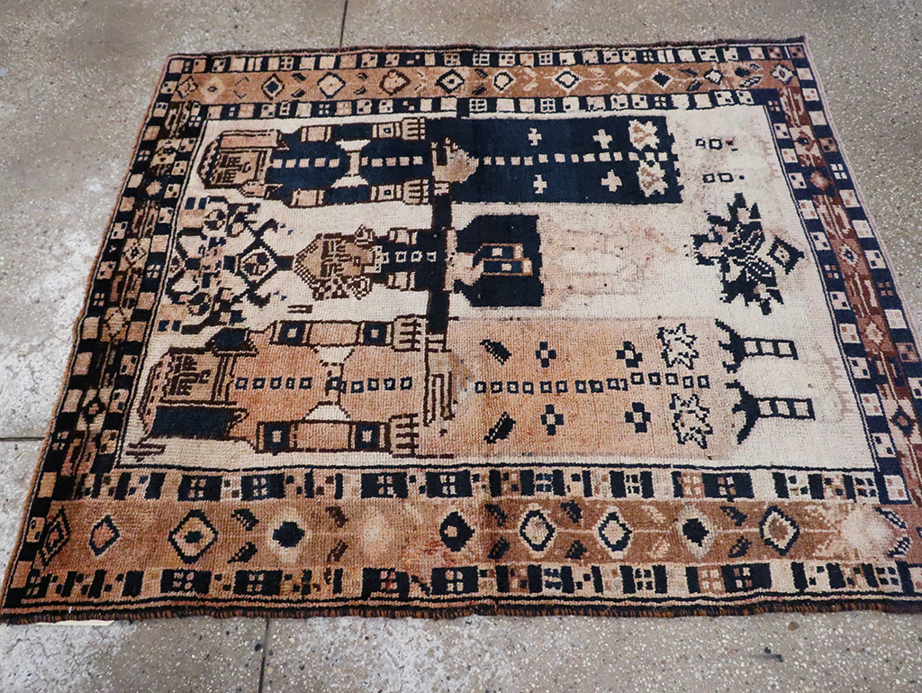 Vintage Persian Bakhtiari Rug, No.30032 - Galerie Shabab