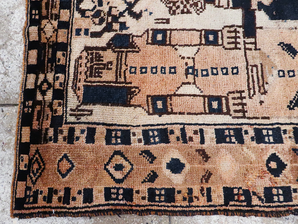 Vintage Persian Bakhtiari Rug, No.30032 - Galerie Shabab